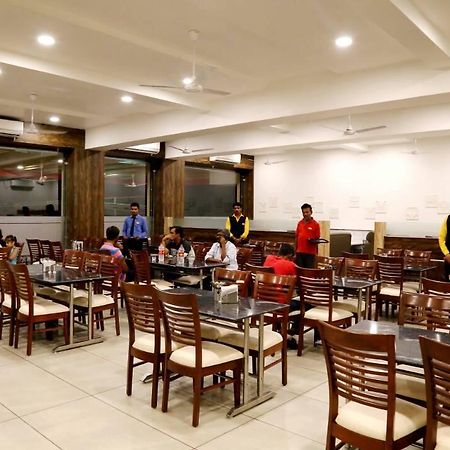 Virat Hotel & Guest House Rādhanpur Dış mekan fotoğraf