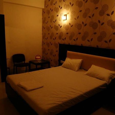 Virat Hotel & Guest House Rādhanpur Dış mekan fotoğraf