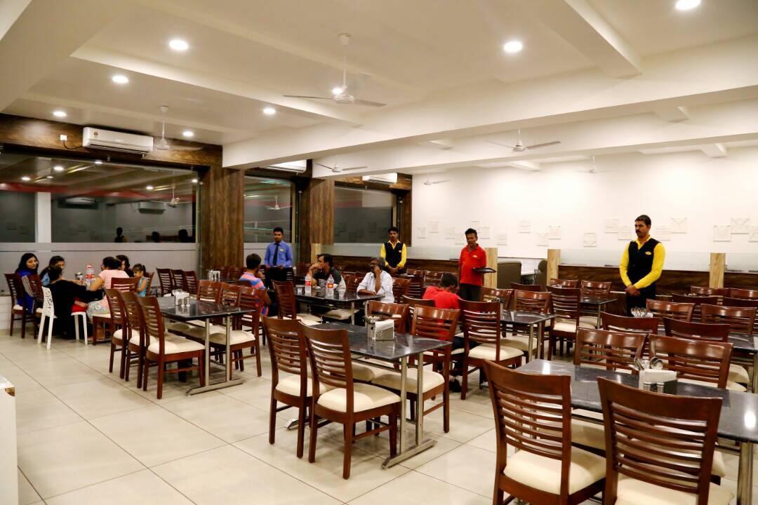 Virat Hotel & Guest House Rādhanpur Dış mekan fotoğraf